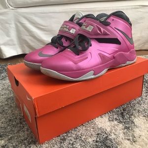 Nike LeBron Zoom Soldier VII (GS) Size 7